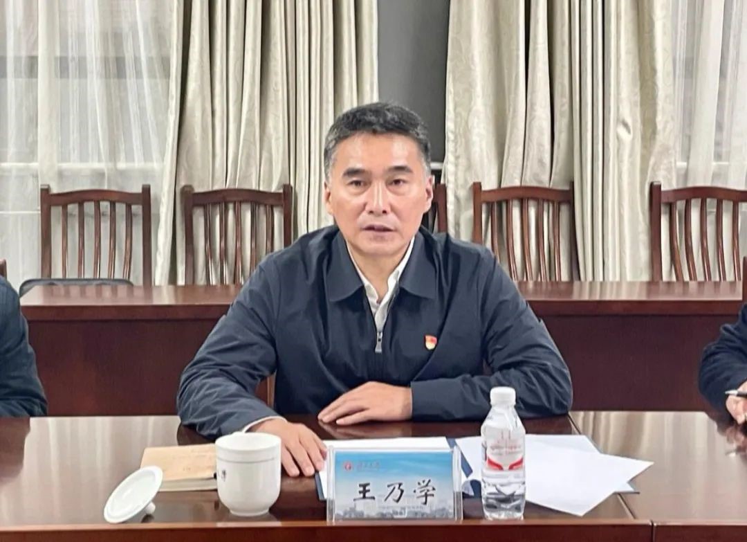 王乃学参加新闻与传播学院教工第一党支部民主评议党员会